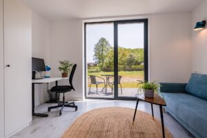 pokój z widokiem na podwórko